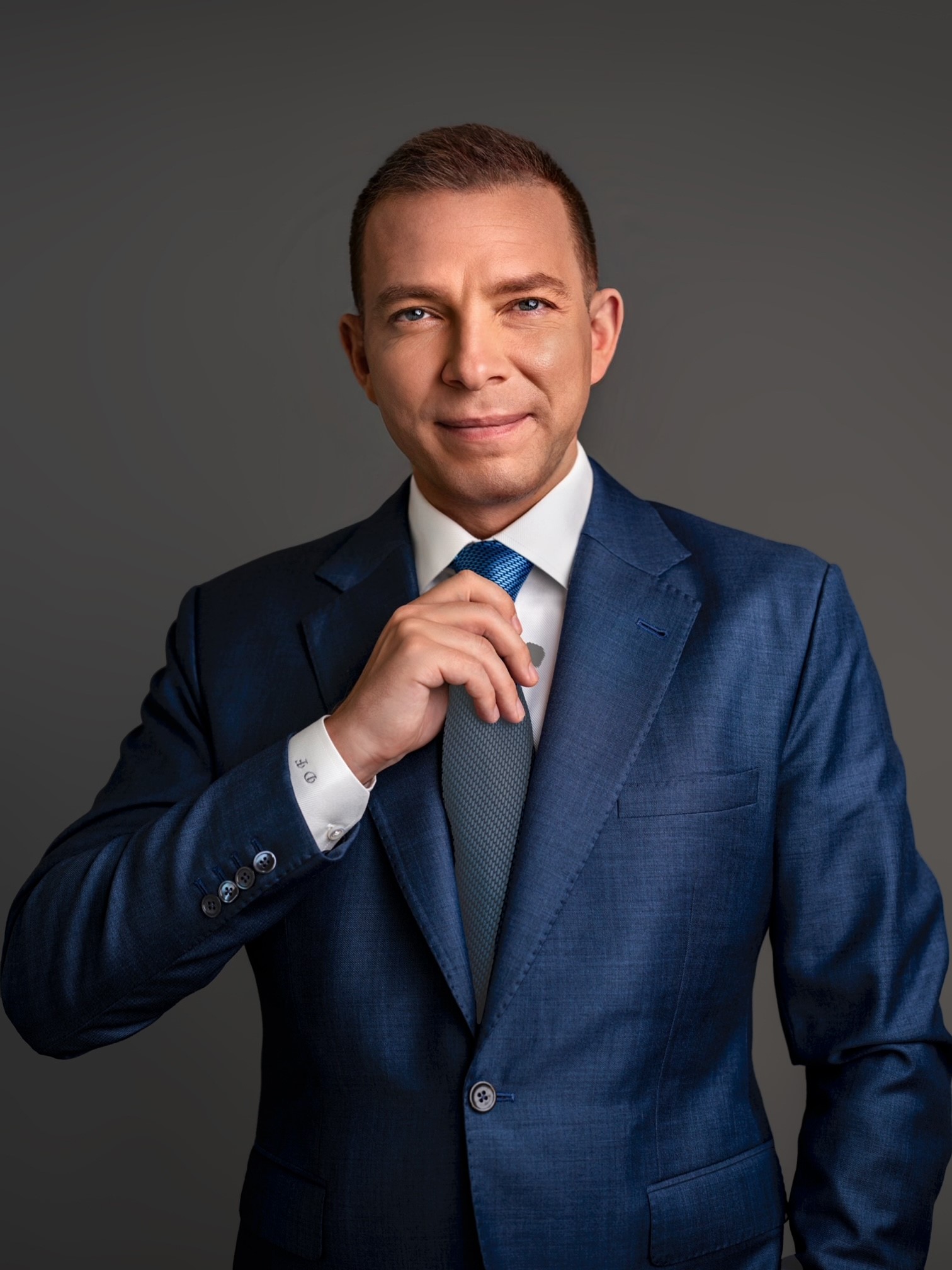 Dmitry Fedotov professional photo - adjusting tie